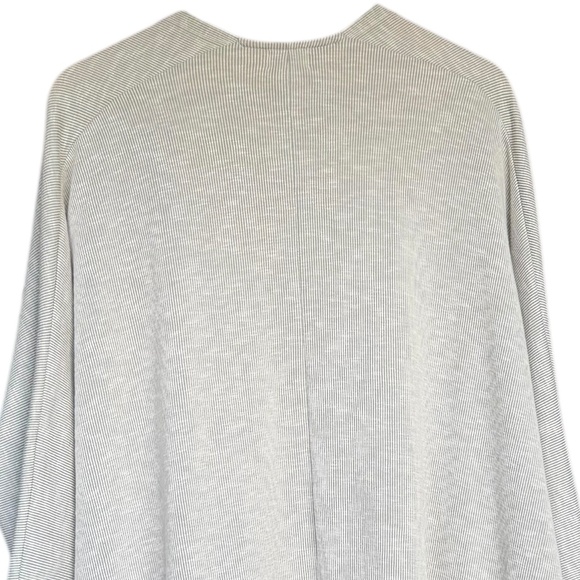 DONNI. Gray and Cream Cardigan Sweater Sz One Size - Picture 4 of 6